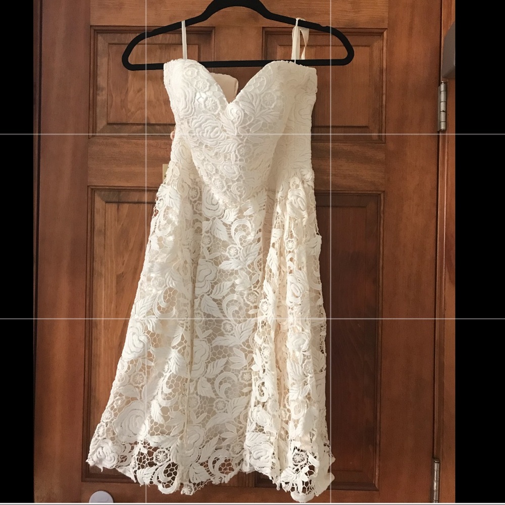 New women’s strapless short wedding dress